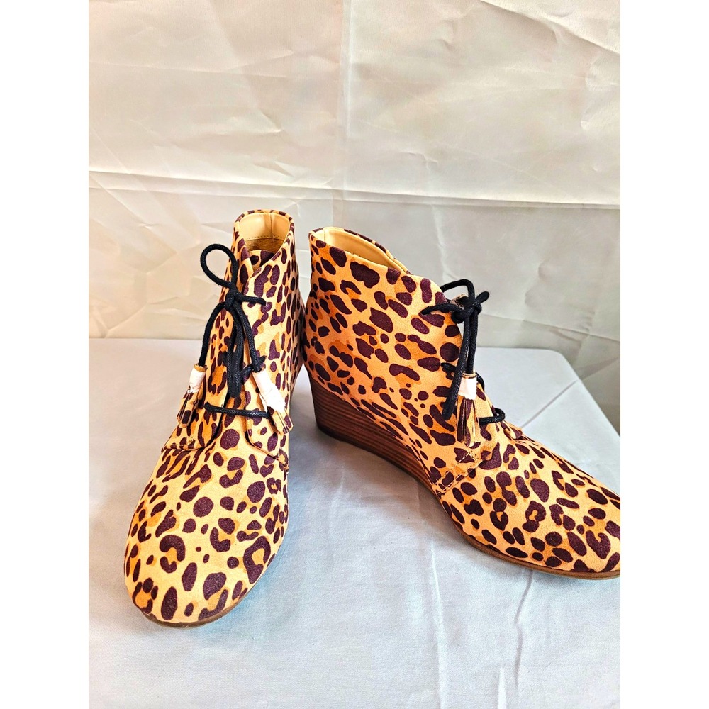 Dr. Scholl's Dakota Cheetah Suede Wedge Ankle Bootie Lace Up Round Toe US 7